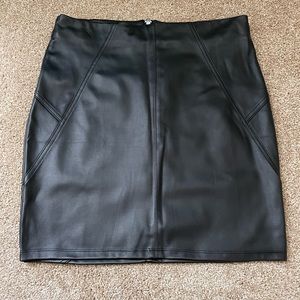 HAVE Black Faux leather skirt Size L